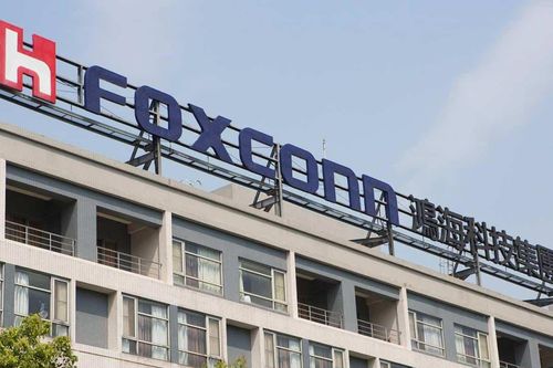 Hãng sản xuất iPhone chứng kiến doanh thu tụt dốc chưa từng thấy trong 20 năm