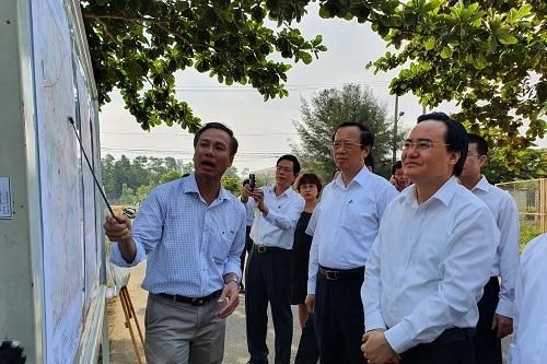Bộ trưởng Bộ GD&ĐT Phùng Xuân Nhạ kiểm tra thực địa Dự án Làng Đại học Đà Nẵng