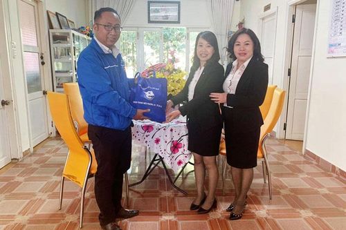 Tặng 10.000 chai nước rửa tay sát khuẩn cho các cơ quan, đơn vị trường học tại Đà Lạt