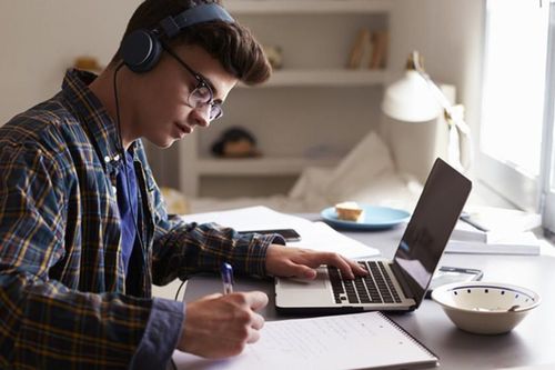 Hệ thống bị lỗi khi thi online, cả nghìn học sinh phẫn nộ vì phải thi lại