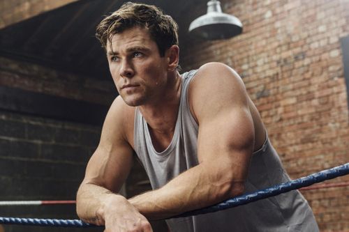 'Thần Sấm' Chris Hemsworth bị chỉ trích lừa tiền người hâm mộ