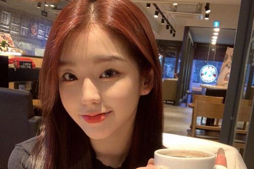 Cựu hot girl Hàn bị tố bắt nạt bạn học và uống rượu từ nhỏ
