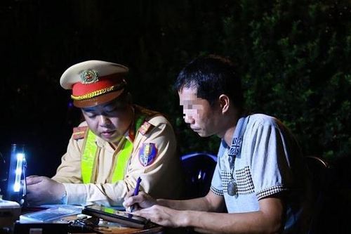 Phát hiện lái xe say xỉn, dương tính với ma túy