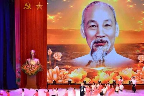 Tổ chức trọng thể Lễ kỷ niệm 130 năm Ngày sinh Chủ tịch Hồ Chí Minh