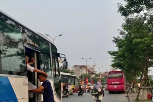 Hà Nội: Tổng kiểm soát xử lý phương tiện vi phạm, có bỏ quên 'xe dù'...?