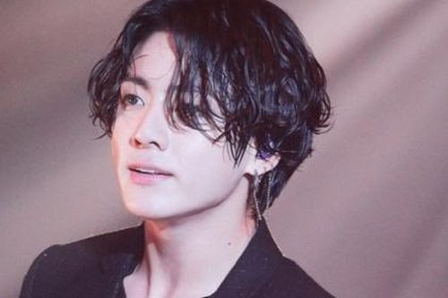 Jungkook BTS bị đề nghị thu hồi Huân chương Văn hóa