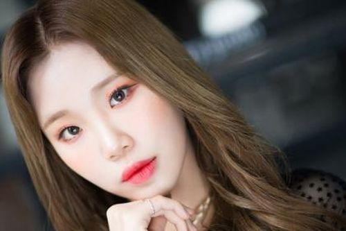 Mỹ nhân 'xấu nhất lịch sử Kpop' bị fan từ chối nhận Idol vì ảnh thẻ