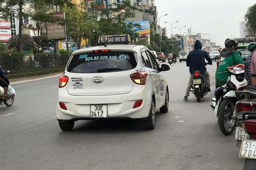 Taxi 'biến hóa' biển số tại Hà Nội do Bắc Ninh quản lý
