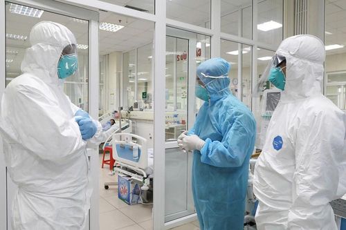 Phổi phải phi công người Anh co nhỏ, sẽ hội chẩn Quốc gia tìm cách cứu chữa