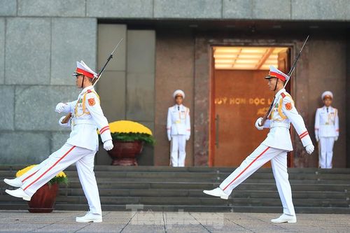 Những chiến sĩ canh giấc ngủ cho Người