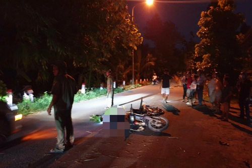 Sau va chạm giao thông, nam thanh niên văng xuống đường tử vong