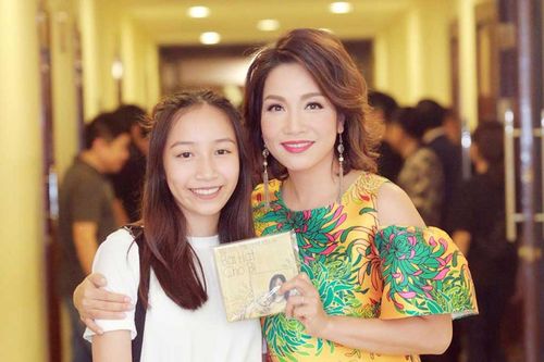 Con gái Mỹ Linh - Anh Quân áp lực vì sự nổi tiếng của bố mẹ