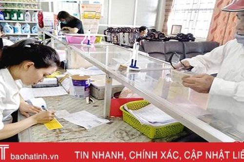 Cảnh sát giao thông ra quân, người dân Hà Tĩnh đổ xô mua bảo hiểm ô tô, xe máy