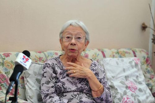 Vẻ đẹp bông hồng 5 thập kỷ Bác tặng nữ phiên dịch Cuba