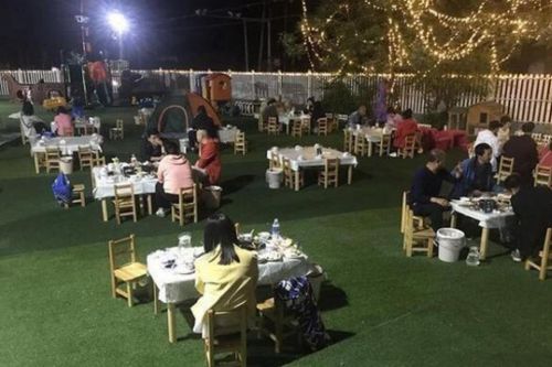 Trường mẫu giáo Trung Quốc chuyển sang bán thịt nướng để tồn tại sau dịch