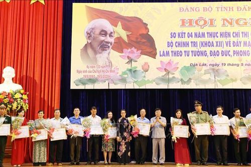 Đắk Lắk: Tuyên dương 43 điển hình tiên tiến học tập và làm theo gương Bác