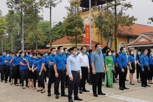 Đoàn thanh niên hội Luật gia Việt Nam viếng Lăng Chủ tịch Hồ Chí Minh