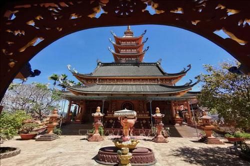 Khám phá nét đẹp cổ kính mà hiện đại của chùa Bửu Minh, Gia Lai