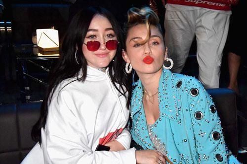 Bị gắn mác 'Em gái Miley Cyrus', Noah đau đớn vì không được công nhận