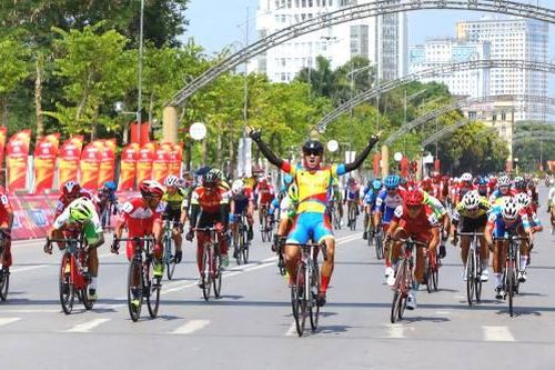 Nguyễn Tấn Hoài (Dược Domesco Đồng Tháp) về nhất chặng 1, độc chiếm áo Vàng, áo Xanh