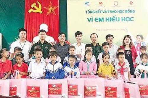 Học Bác chăm lo cho dân