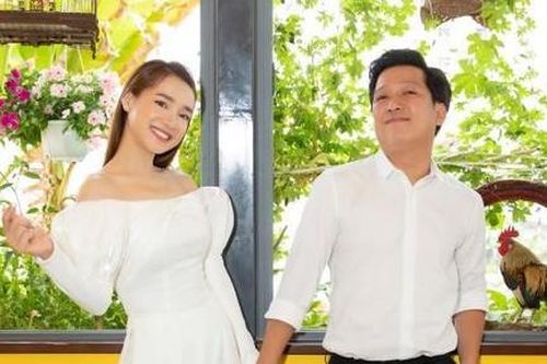 Trường Giang – Nhã Phương trẻ trung trong sắc trắng
