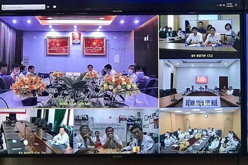 Tỷ lệ đông đặc phổi của nam phi công người Anh mắc COVID-19 nặng giảm xuống còn gần 80%