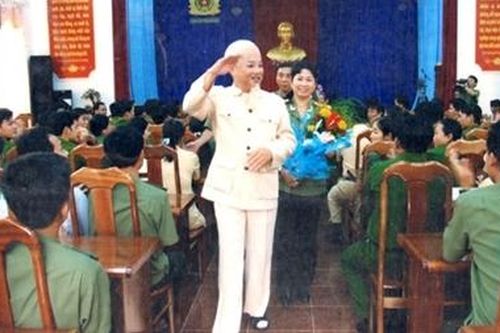 Người nghệ sĩ hóa thân vào hình tượng Bác Hồ