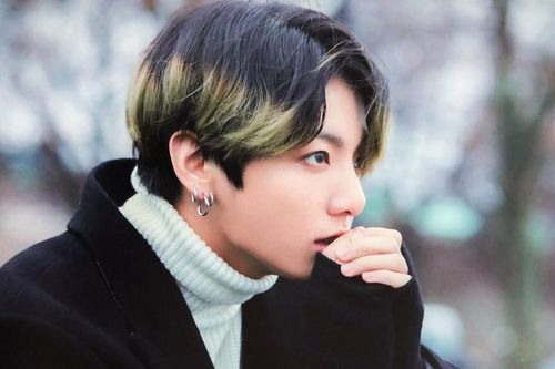 Sau bê bối Itaewon, người Hàn đòi tước Huân chương văn hóa của Jungkook (BTS)