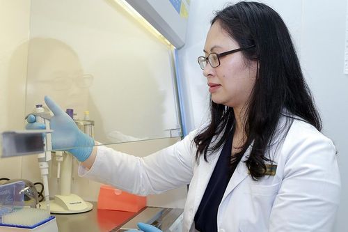 Nữ tiến sĩ quyết tâm giành lại âm thanh cho trẻ khiếm thính