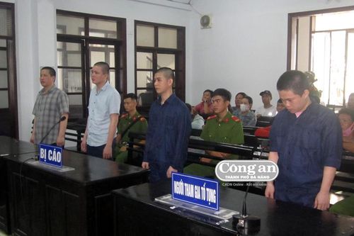 Chống người thi hành công vụ để giải vây cho đàn anh