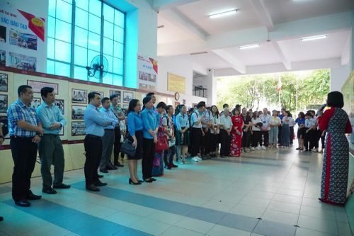 Khai mạc triển lãm chuyên đề 'Hồ Chí Minh đẹp nhất tên Người'