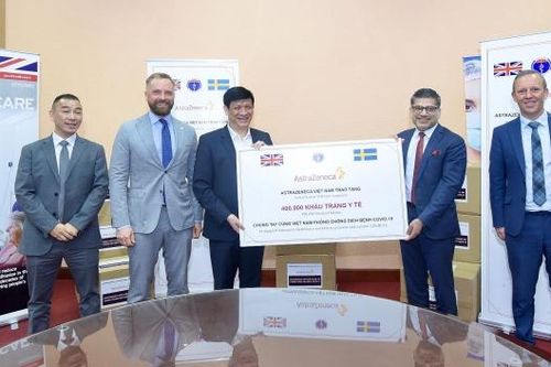 Công ty của Anh trao tặng 400.000 khẩu trang cho Bộ Y tế Việt Nam