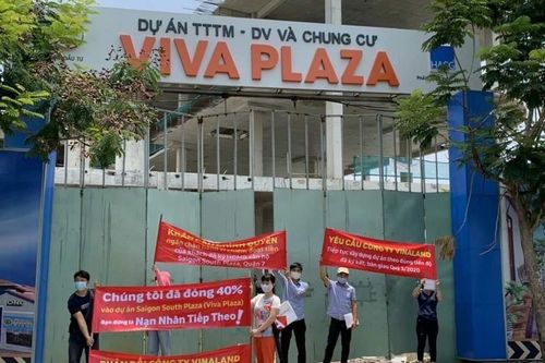 Nội bộ Vinaland 'va chạm', khách hàng dài cổ chờ nhà