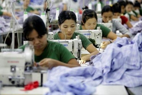 Hàng Việt gia tăng áp lực
