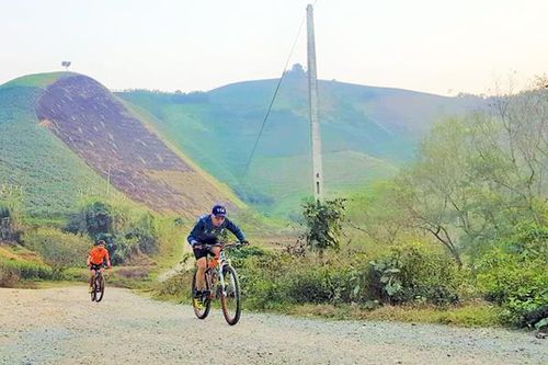 Cần khuyến khích học sinh đi học bằng xe đạp