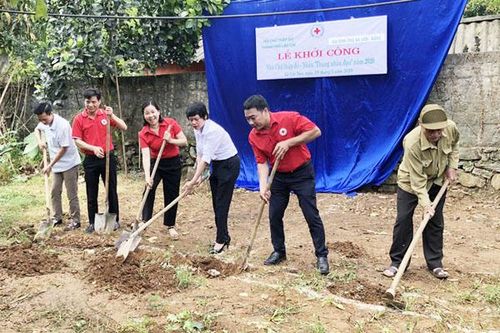 Nhiều hoạt động hỗ trợ gia đình chính sách, hộ nghèo