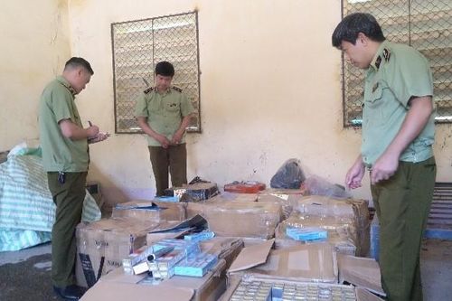 Phát hiện lô hàng 3.600 tuýp kem nhuộm tóc các loại không rõ nguồn gốc xuất xứ