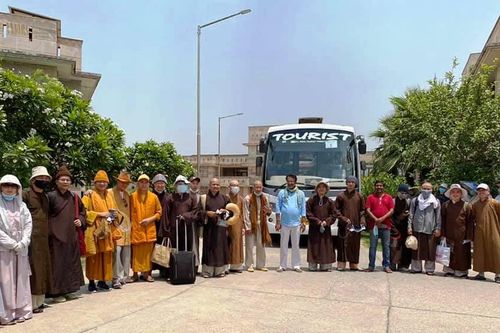 Gần 200 Tăng Ni du học Ấn Độ về nước