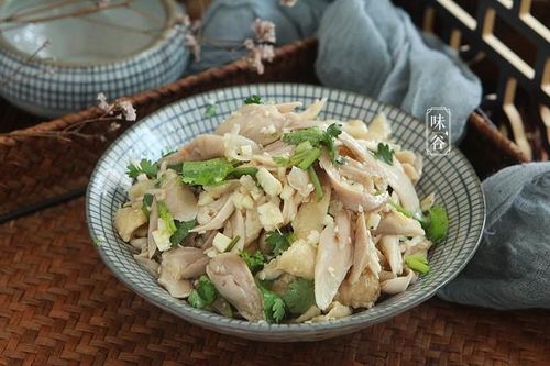 Muốn làm gà xé chua ngọt ngon, luộc gà nhất định phải biết mẹo vặt này