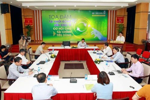 'Tái khởi động nền kinh tế - Cơ hội cho tài chính tiêu dùng'
