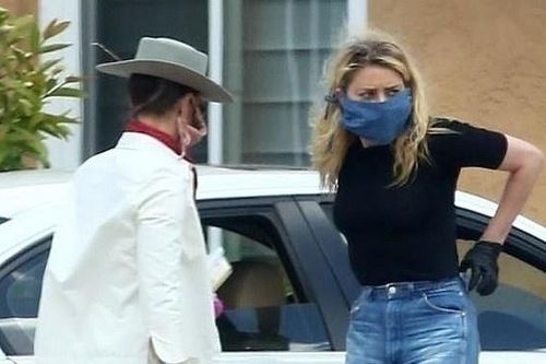 Amber Heard xuất hiện bên bạn gái sau ồn ào