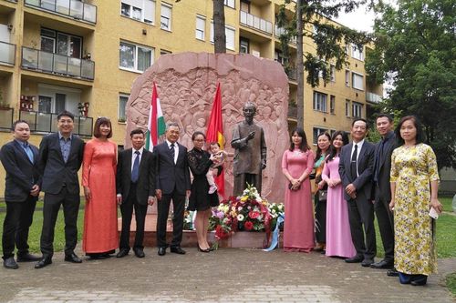 Kỷ niệm 130 năm ngày sinh Chủ tịch Hồ Chí Minh tại thành phố Zalaegerszeg, Hungary