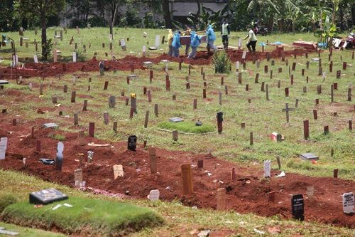 Dịch Covid-19: Indonesia có hơn 3.800 ca tử vong do nghi nhiễm, Thái Lan kéo dài tình trạng khẩn cấp