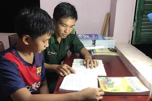 Những thầy giáo quân hàm xanh gieo chữ vùng biên