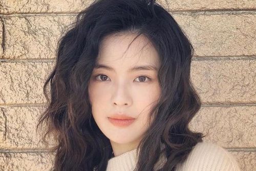 Bạn gái Lee Kwang Soo vướng ồn ào vi phạm hợp đồng