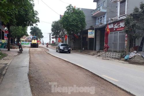 Tỉnh Bắc Giang yêu cầu kiểm tra đường mới cải tạo tốn 16 tỷ đồng đã nát bươm