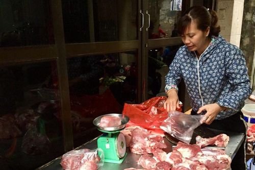 Sững sờ trước giá lợn hơi chạm đỉnh 100.000 đồng/kg