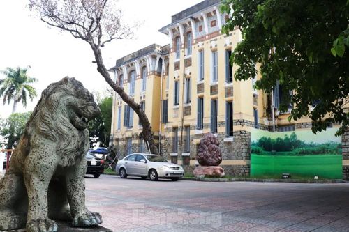 'Siêu lạm phát' cấp phó ở trung tâm Văn hóa Thông tin & Thể thao TP Huế