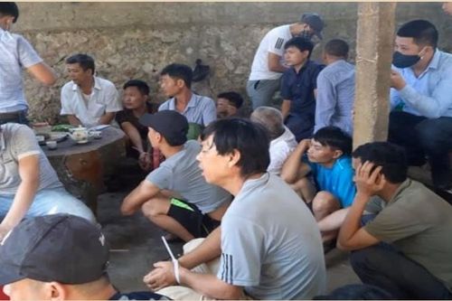 Hàng chục đối tượng tháo chạy khi công an đột kích sới gà
